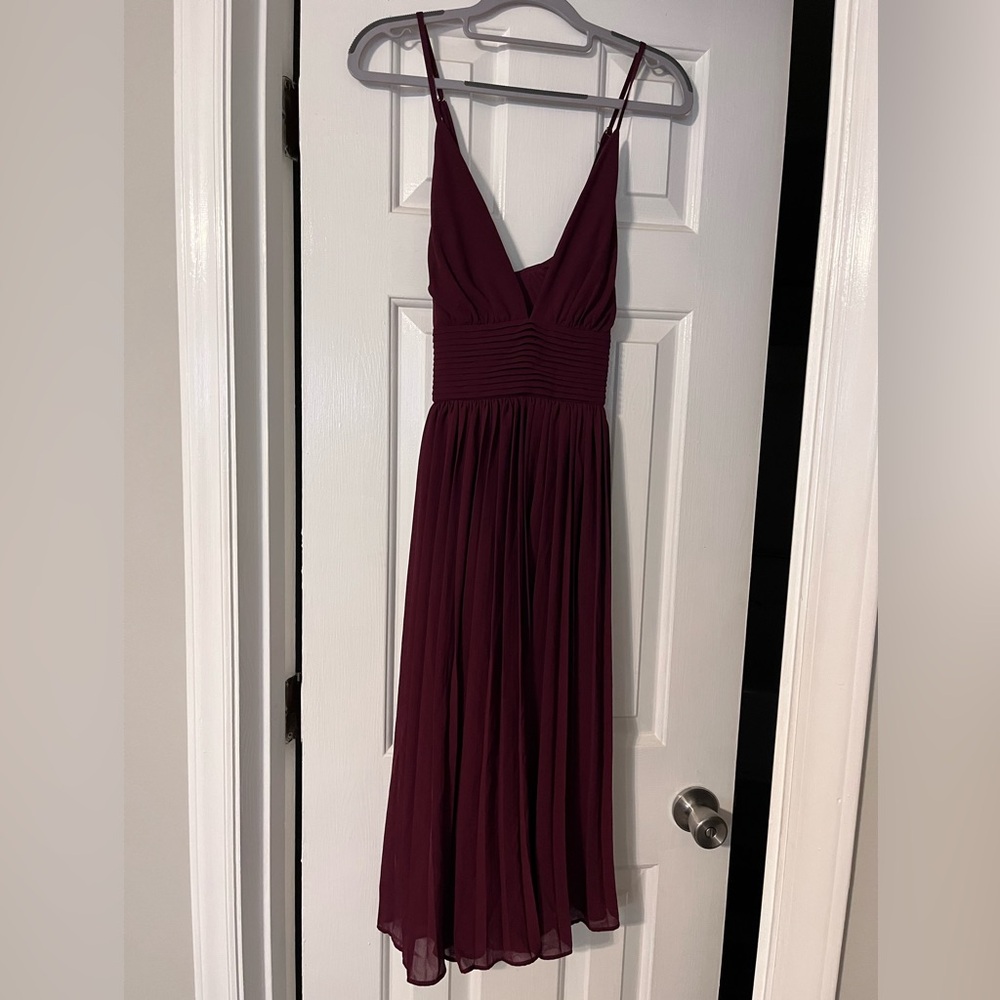 Lulus plum pleated cocktail dress